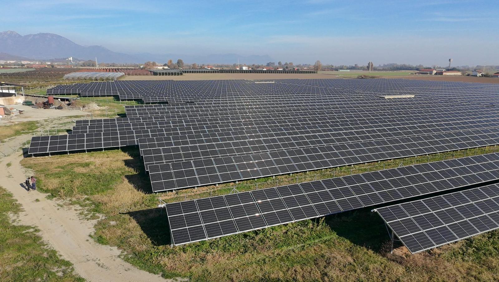 Progetto di parco solare a terra completato