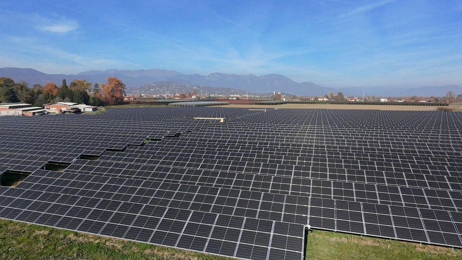 Lavori di costruzione di un parco solare